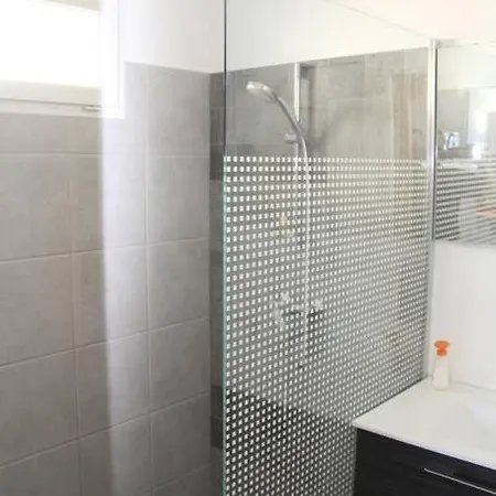 Les Beaux Rivages: Spacious Near Station And Port Apartment